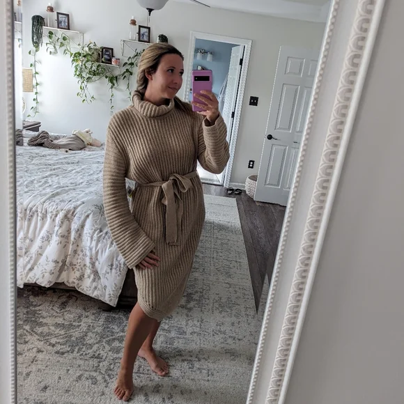 Line and dot brown chunky sweater dress